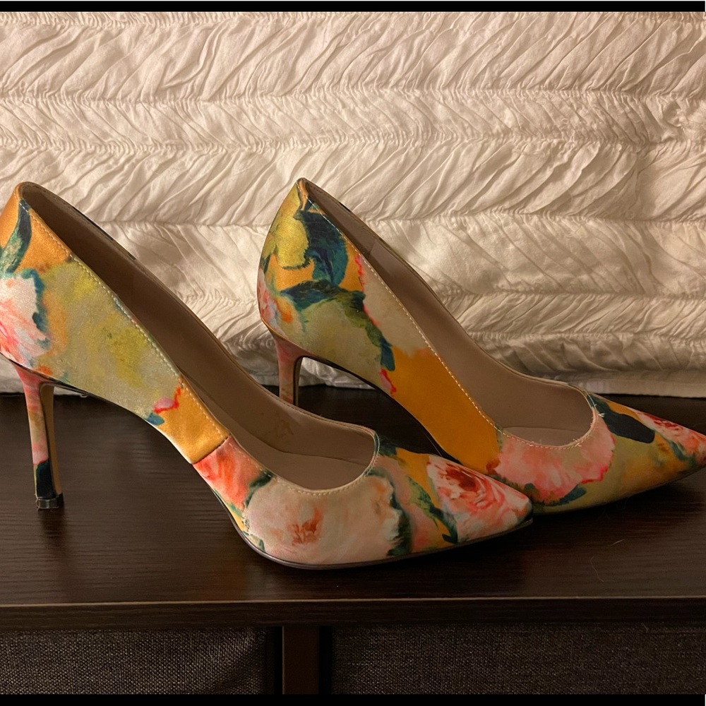 Floral Nine West pumps